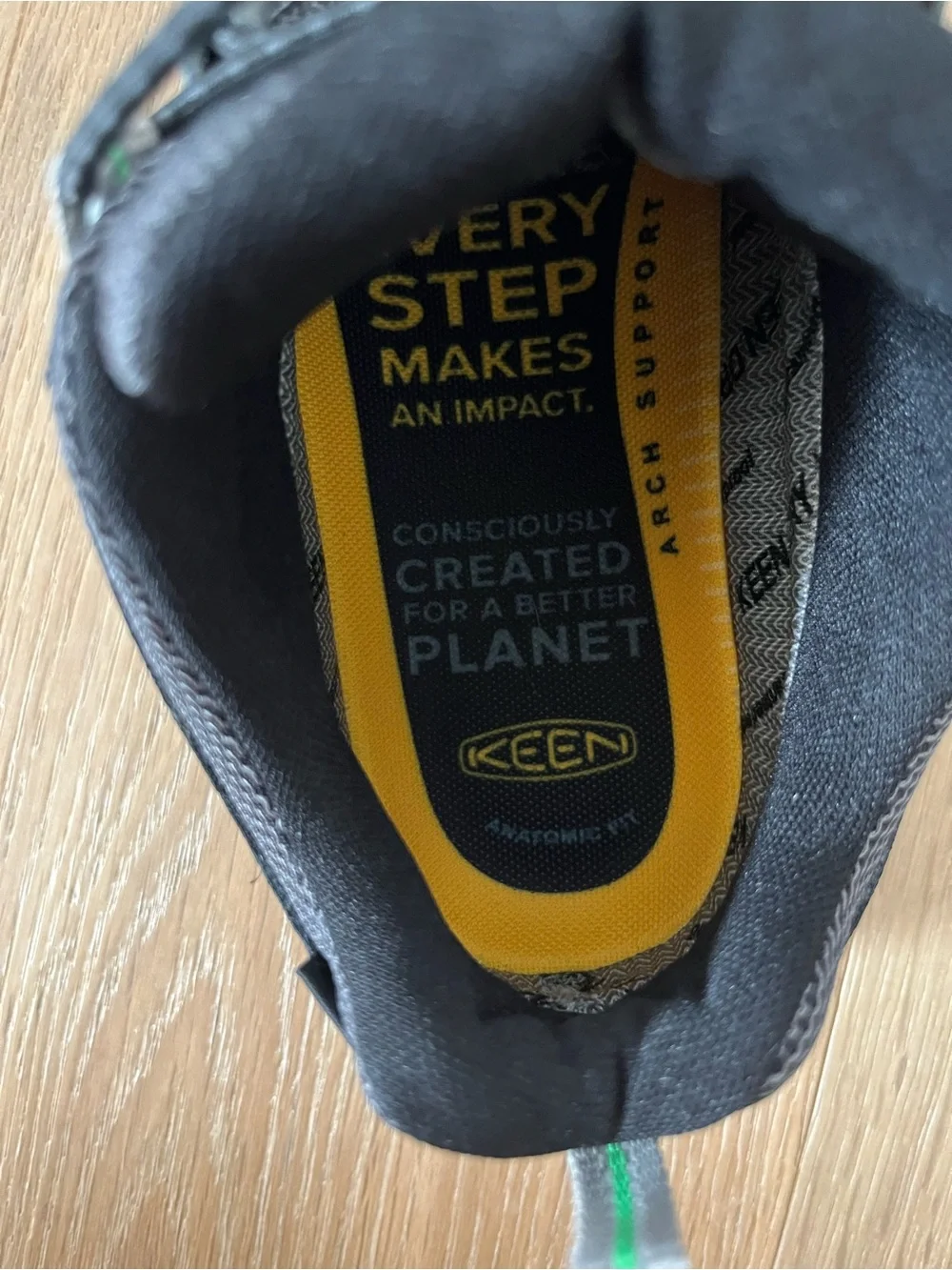 Keen Targhee Low WP big kids hiking waterproof shoes sneakers NWOT EU 37 US 5